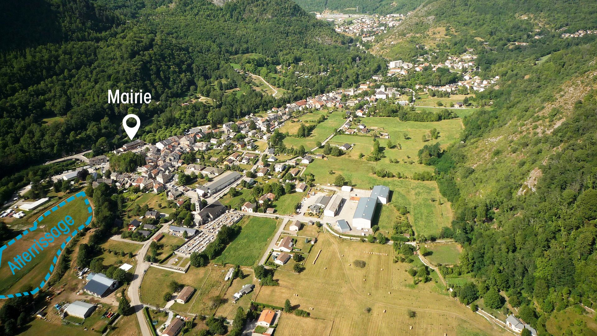Atterrissage de parapente de Vicdessos dans le Val de SOS en Ariège
